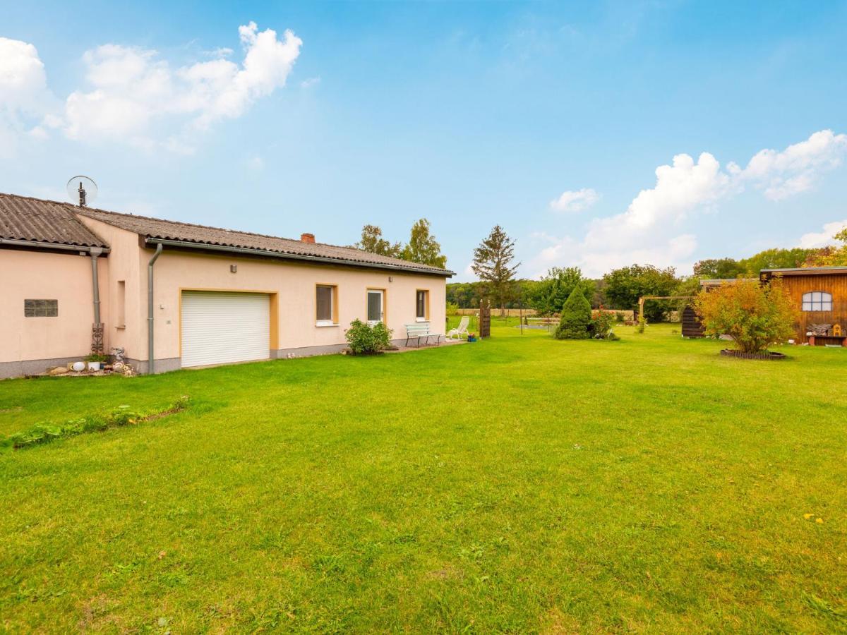 Idyllic Bungalow In Pepelow With Garden Bagian luar foto