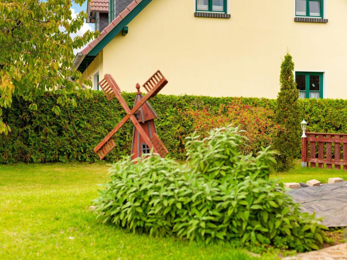 Idyllic Bungalow In Pepelow With Garden Bagian luar foto