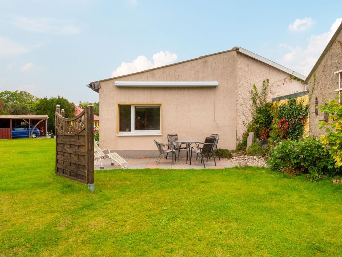 Idyllic Bungalow In Pepelow With Garden Bagian luar foto