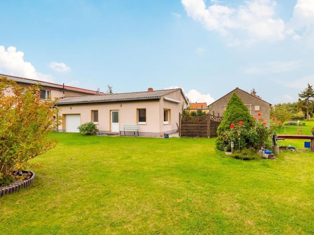 Idyllic Bungalow In Pepelow With Garden Bagian luar foto